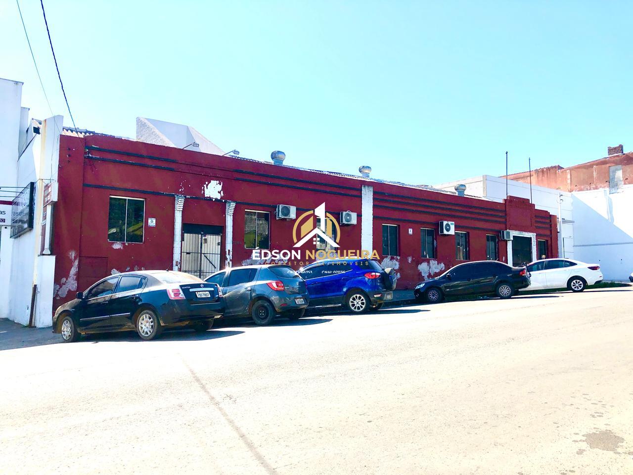 Grande Prédio Comercial