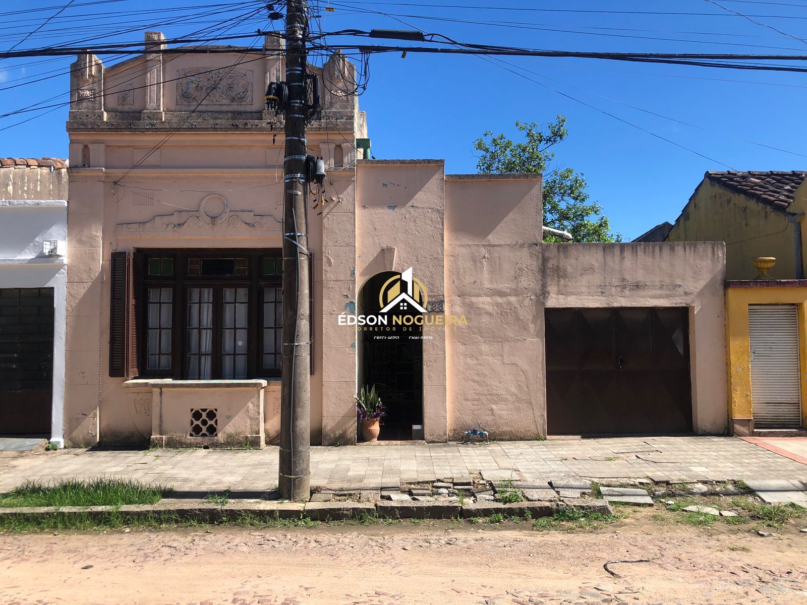 Imóvel a venda central.